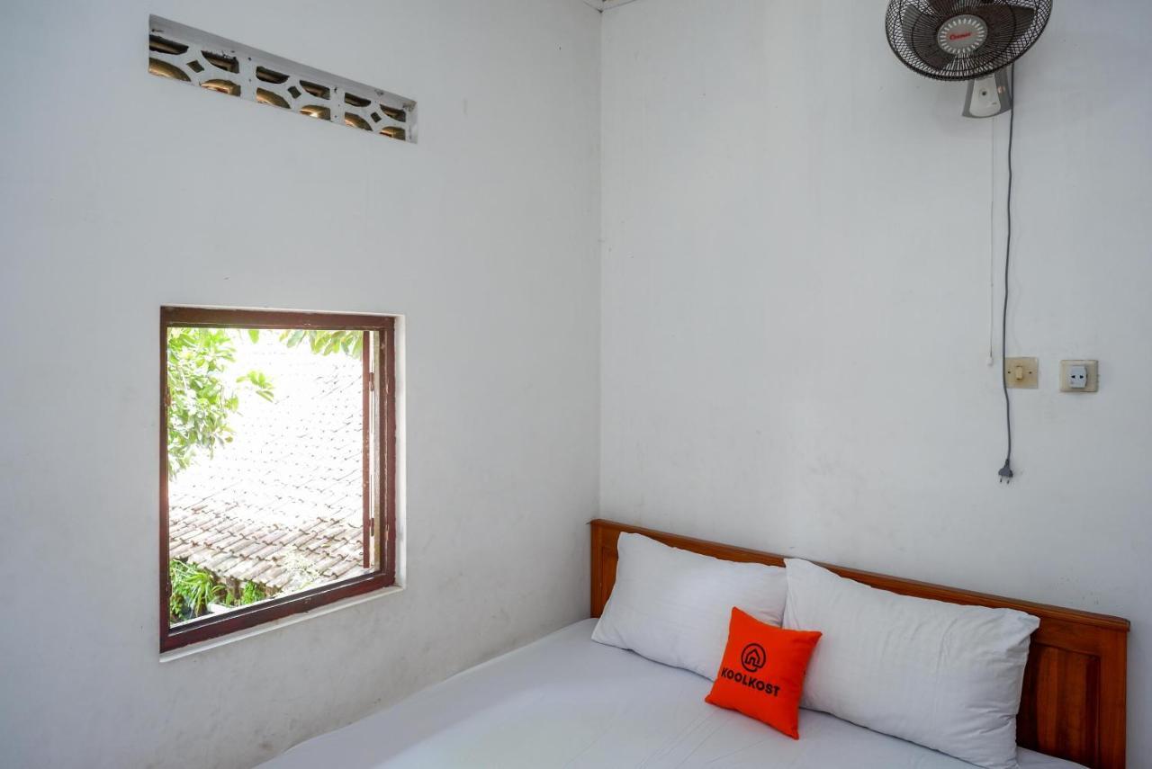 Albergue Koolkost Syariah Near Malioboro Area Yogyakarta Exterior foto
