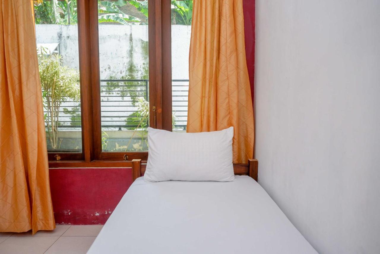 Albergue Koolkost Syariah Near Malioboro Area Yogyakarta Exterior foto