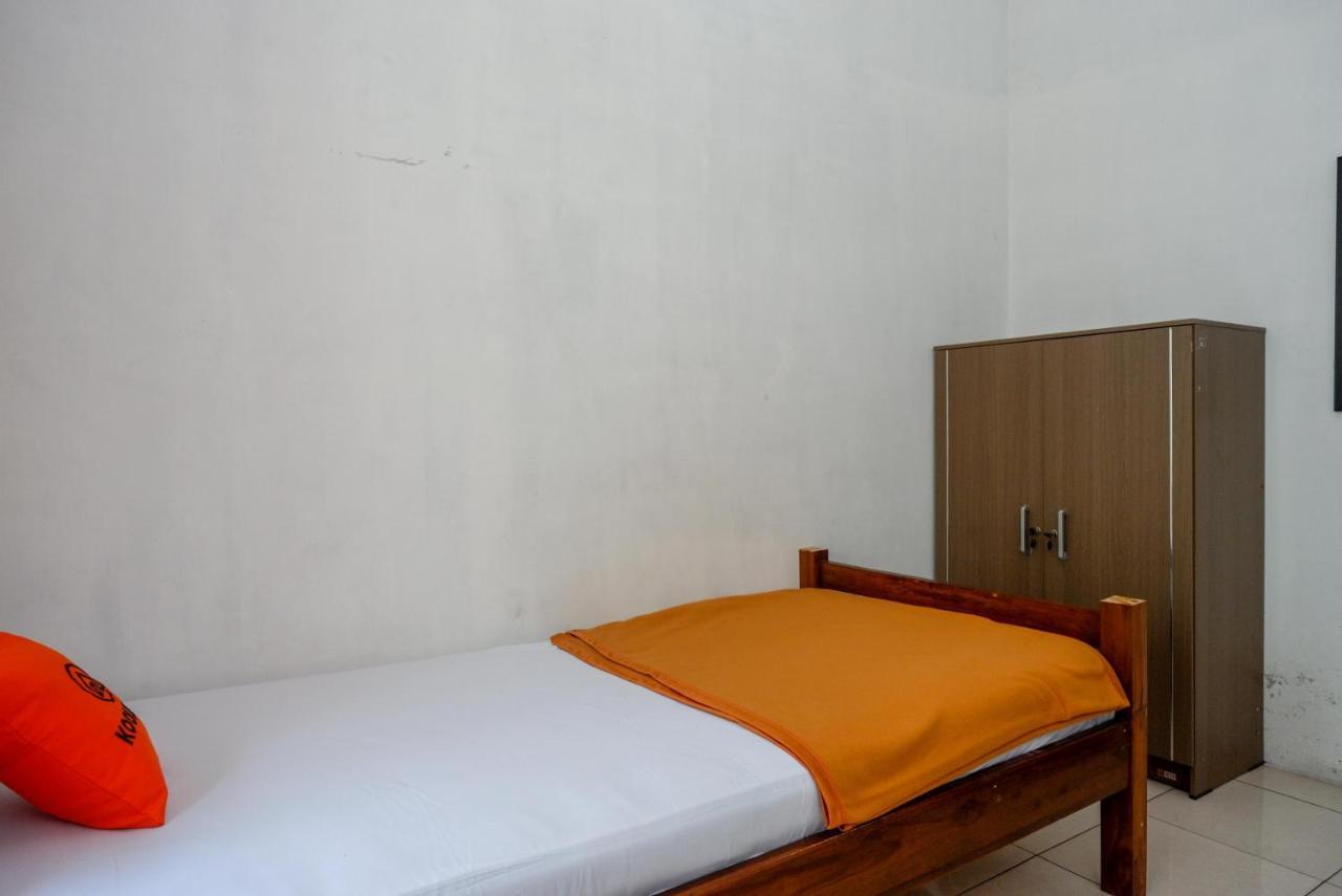 Albergue Koolkost Syariah Near Malioboro Area Yogyakarta Exterior foto