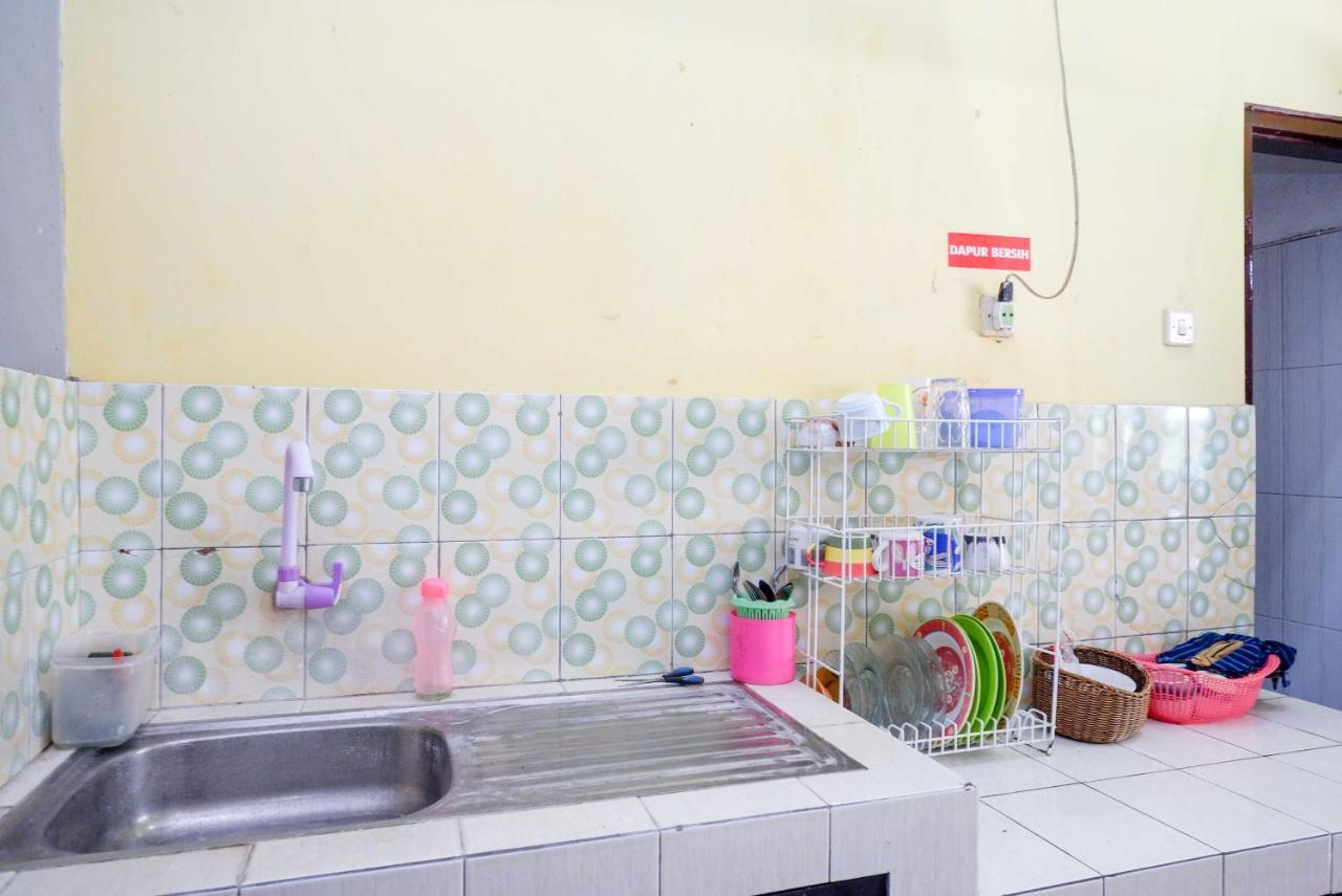 Albergue Koolkost Syariah Near Malioboro Area Yogyakarta Exterior foto